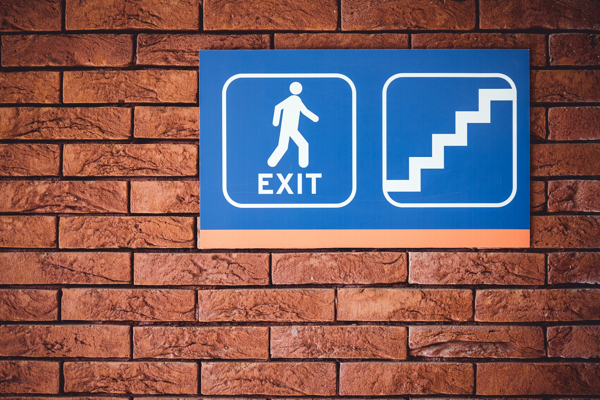 Artmest and Winegrid, two exits for IAG