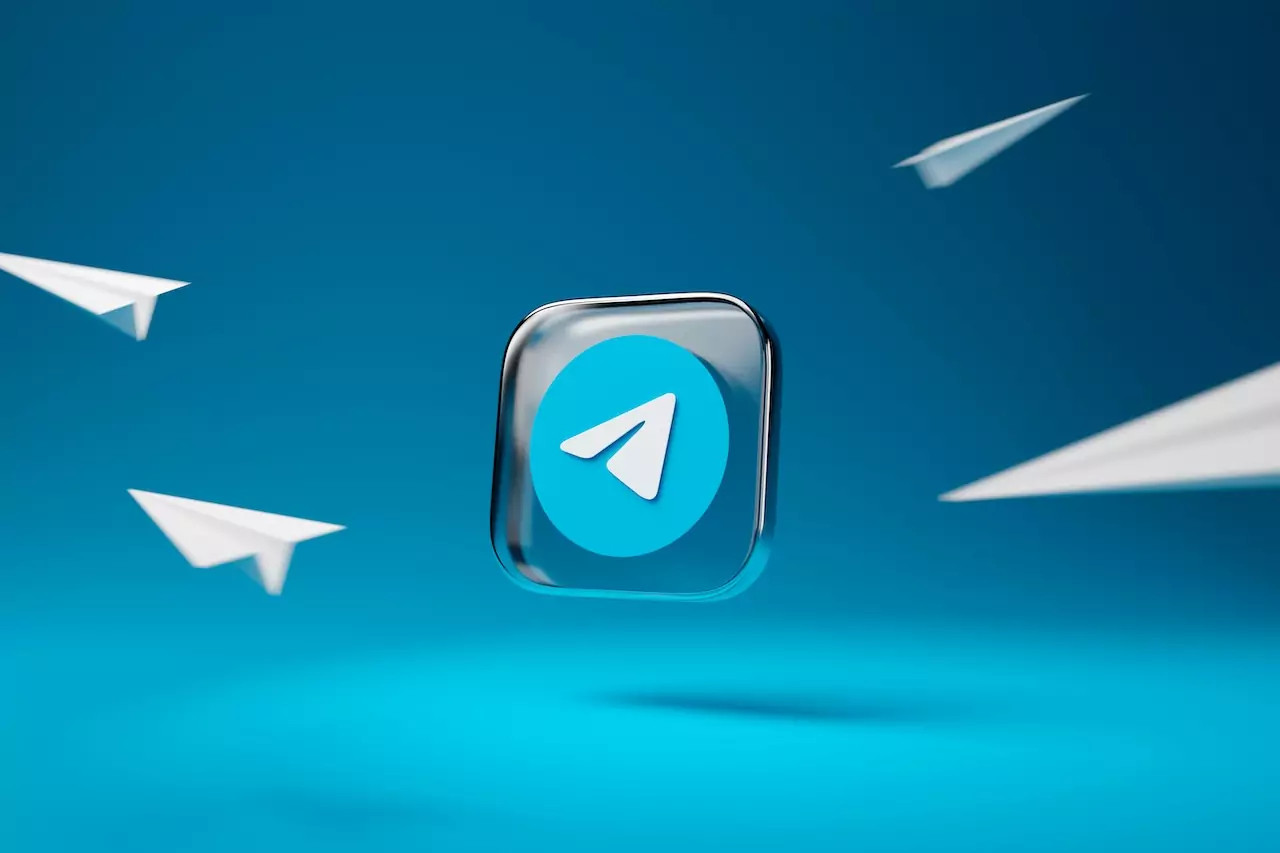Durov tuona, Telegram cresce